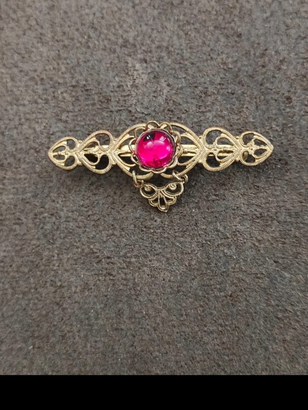 1960s/70s Goldtone Open Sideways Hearts  With Center Red Jelly Cabochon Brooch - Picture 2 of 9